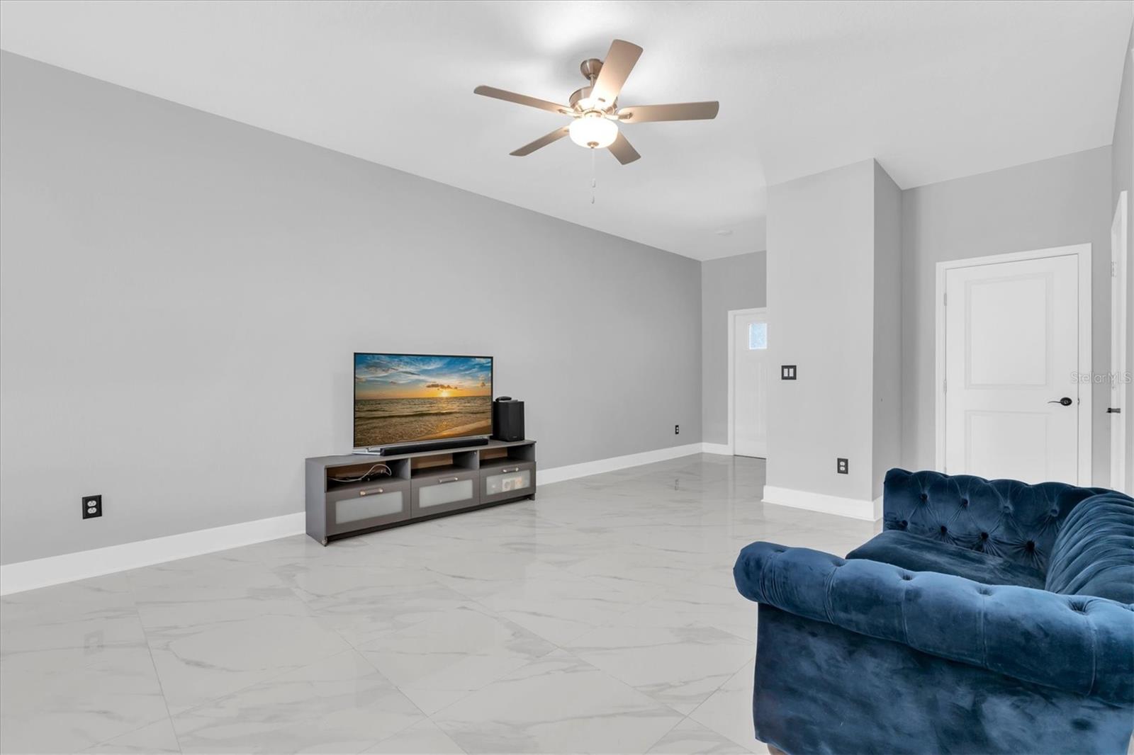 Image 6 of 33 For 8249 Crescent Oaks Drive