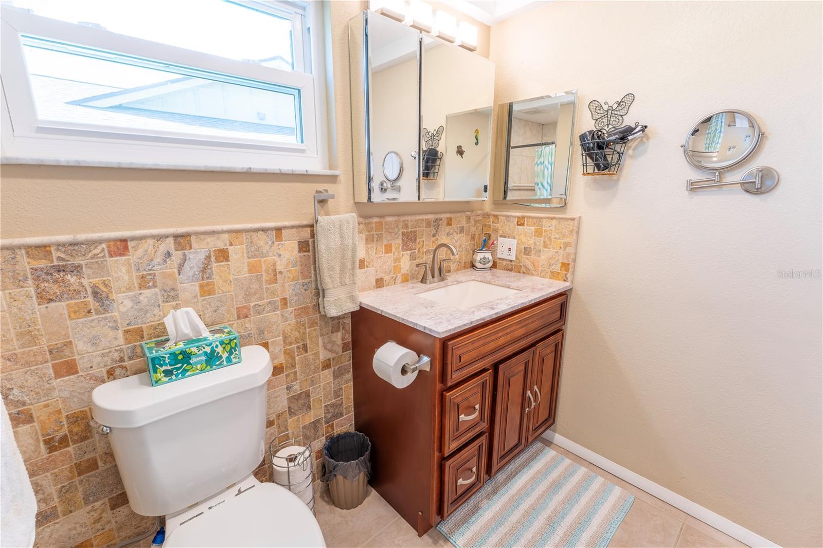 Image 22 of 38 For 8210 Valley Stream Lane