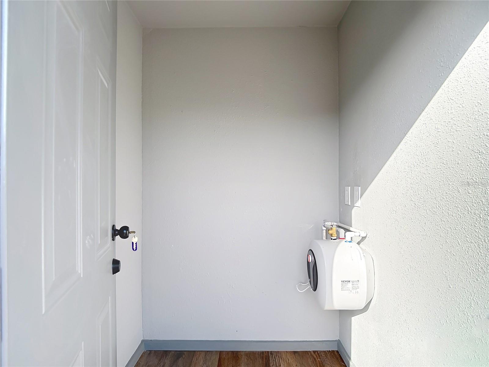 Image 40 of 56 For 8925 New York Avenue