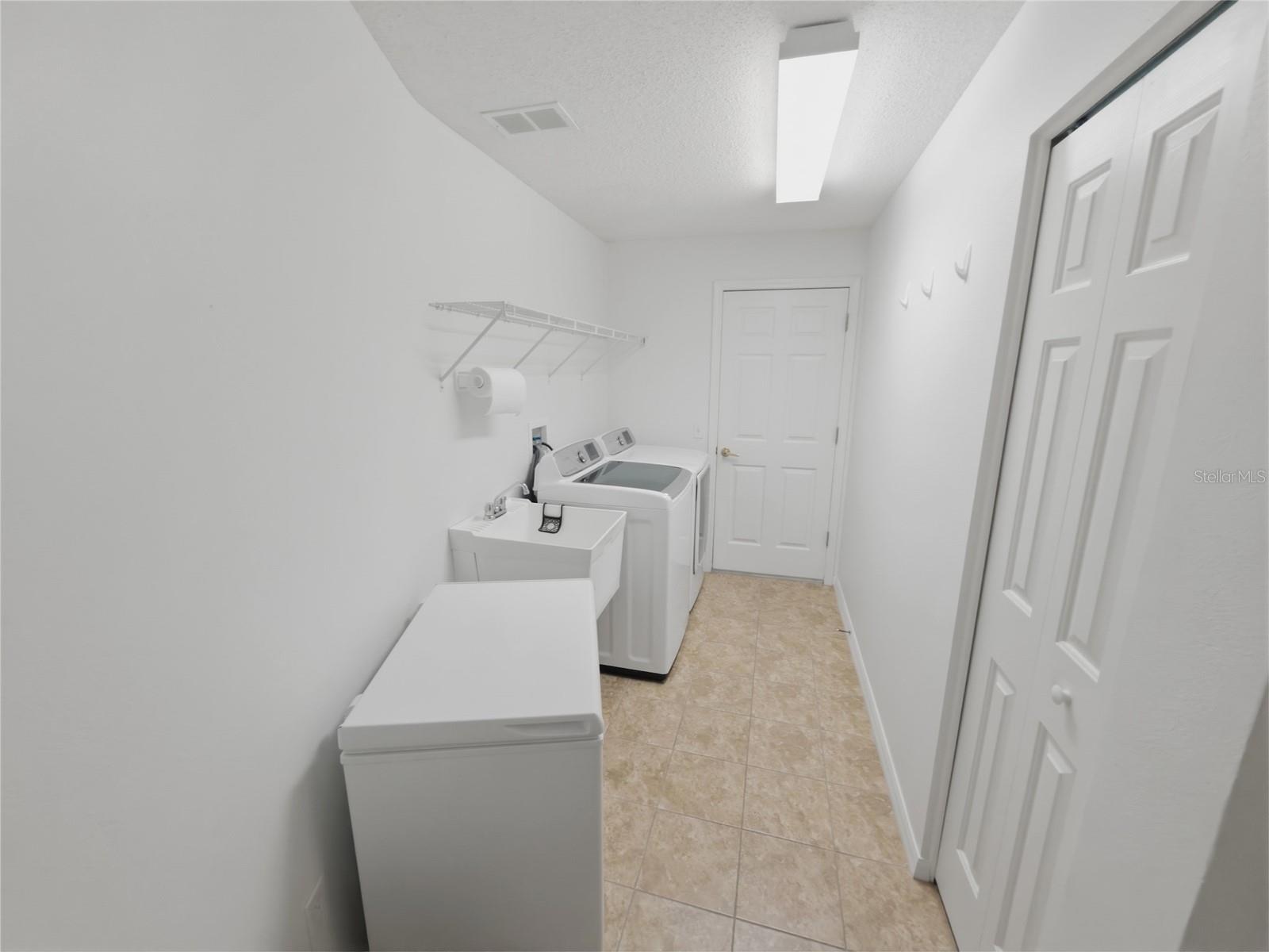 Image 37 of 67 For 18708 Bellevista Court