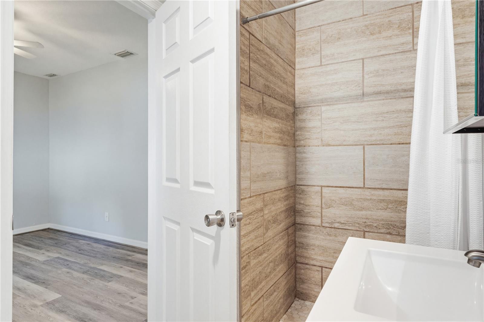 Image 27 of 57 For 1220 Orange Avenue