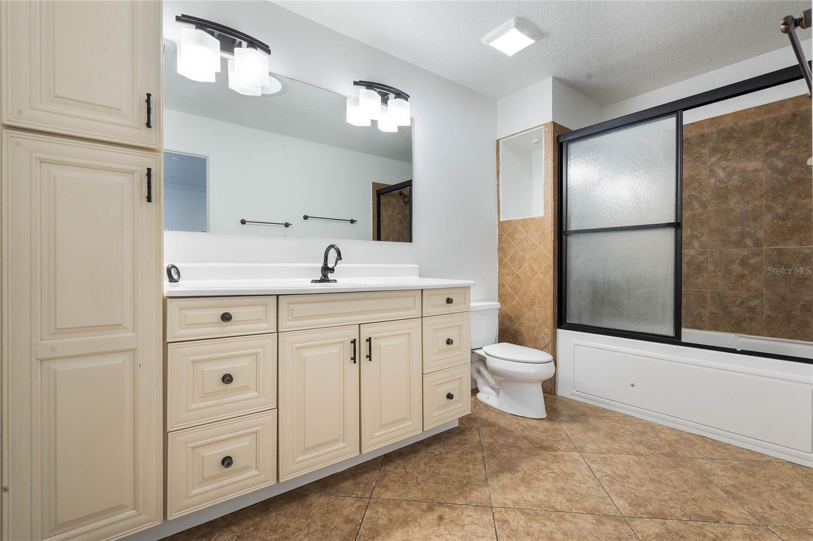 Image 10 of 21 For 907 Willow Drive