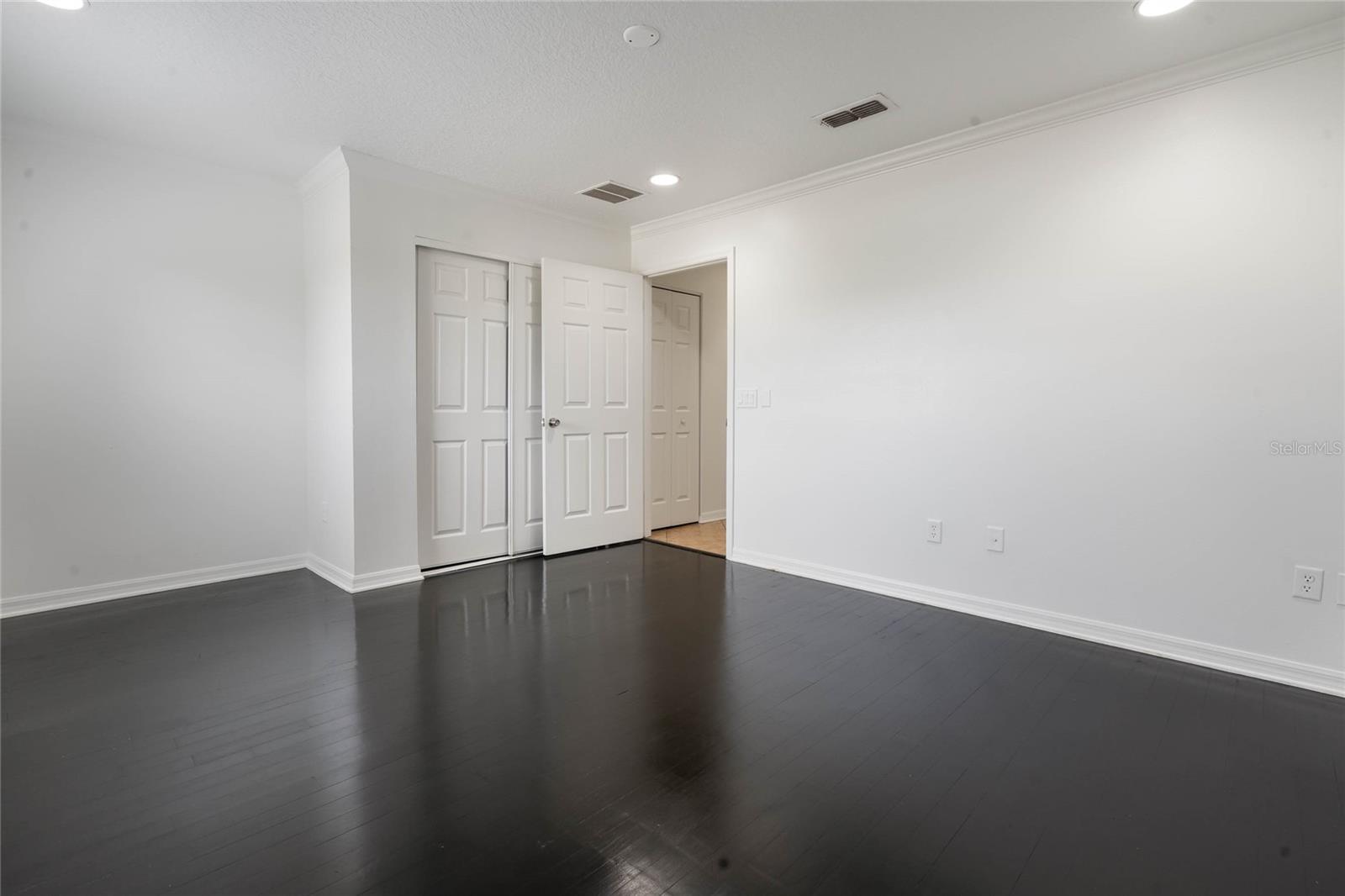 Image 12 of 21 For 907 Willow Drive