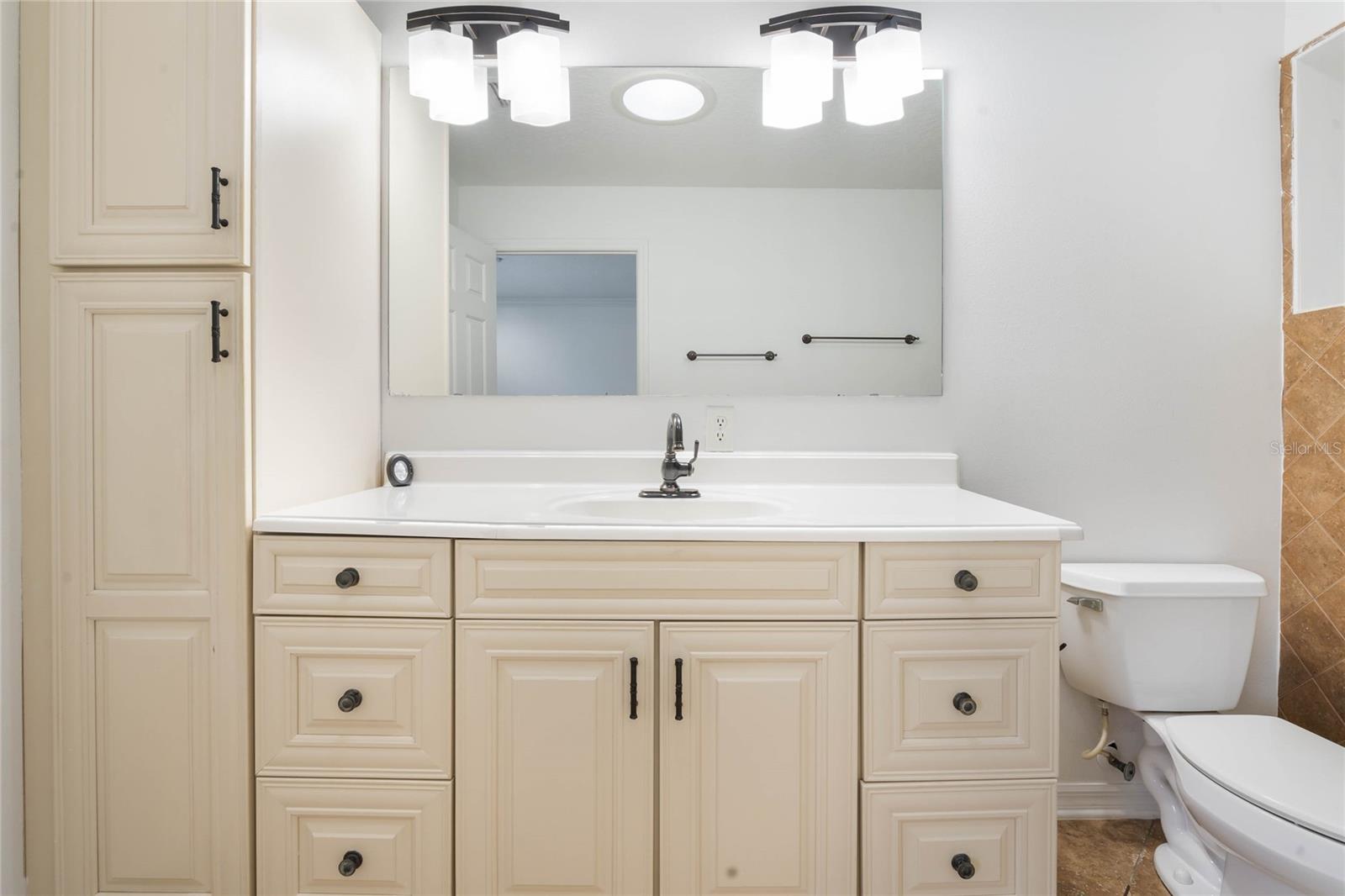 Image 15 of 21 For 907 Willow Drive