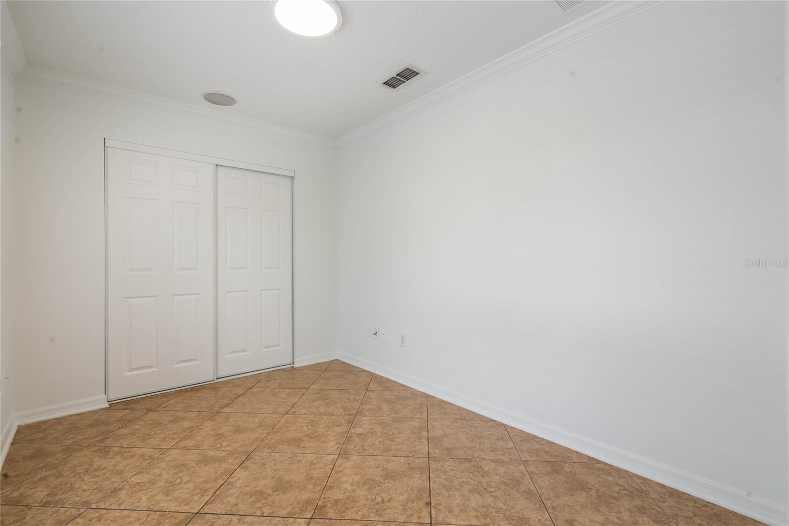 Image 17 of 21 For 907 Willow Drive