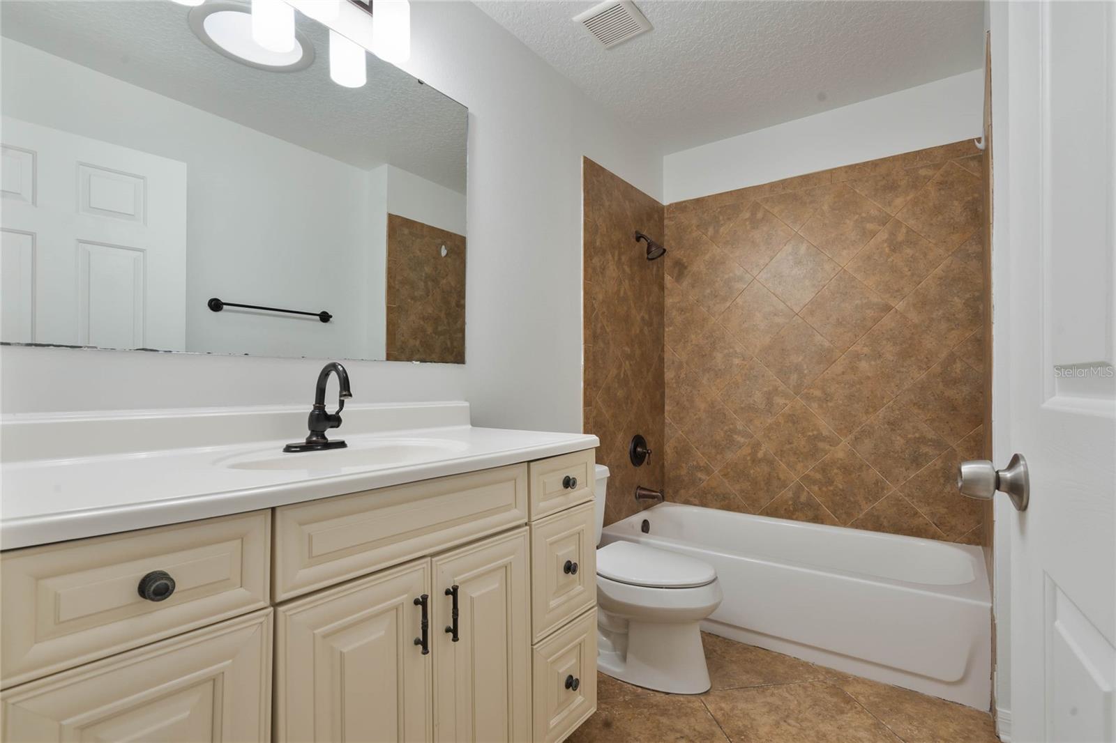 Image 18 of 21 For 907 Willow Drive