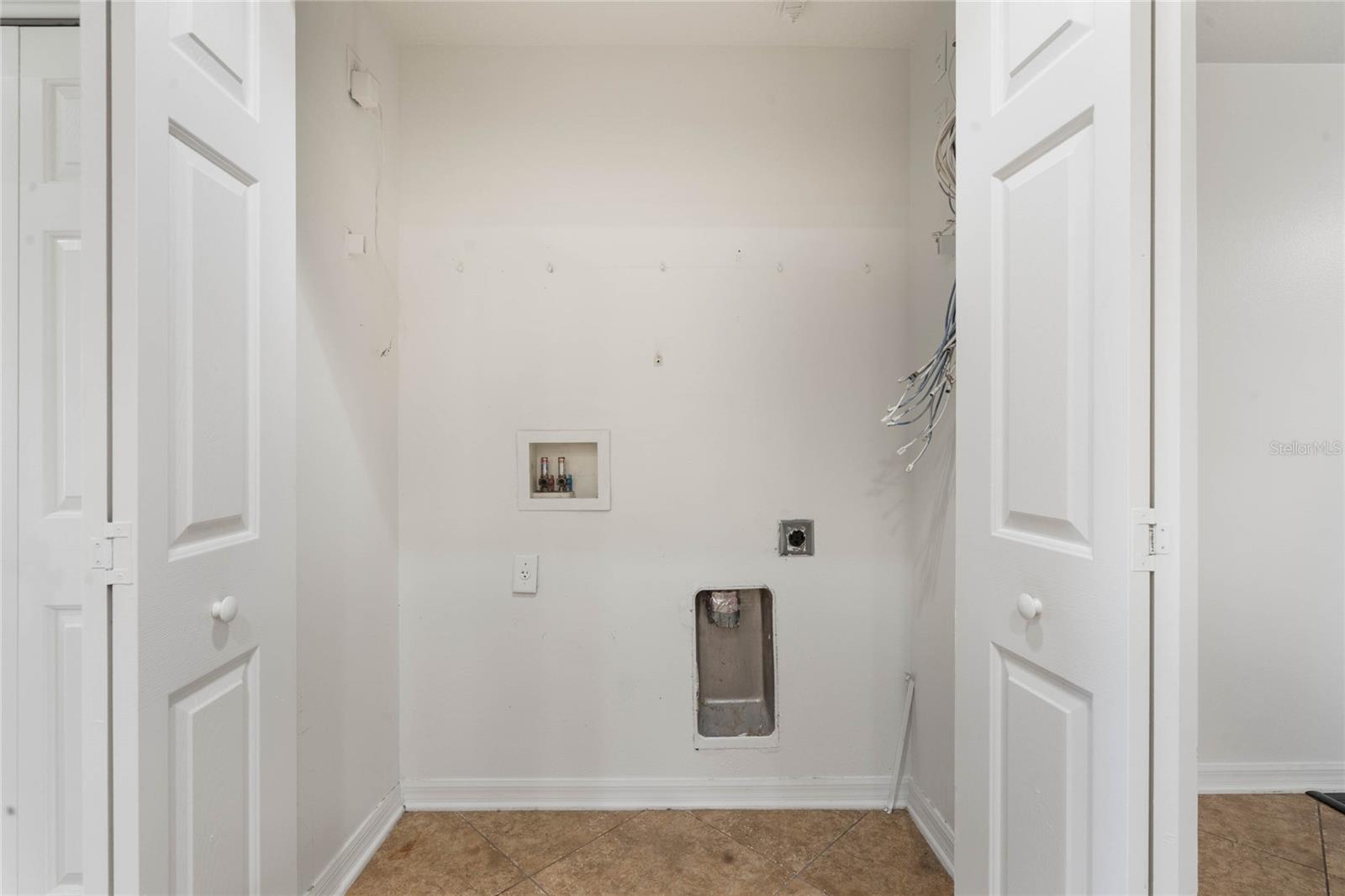 Image 19 of 21 For 907 Willow Drive