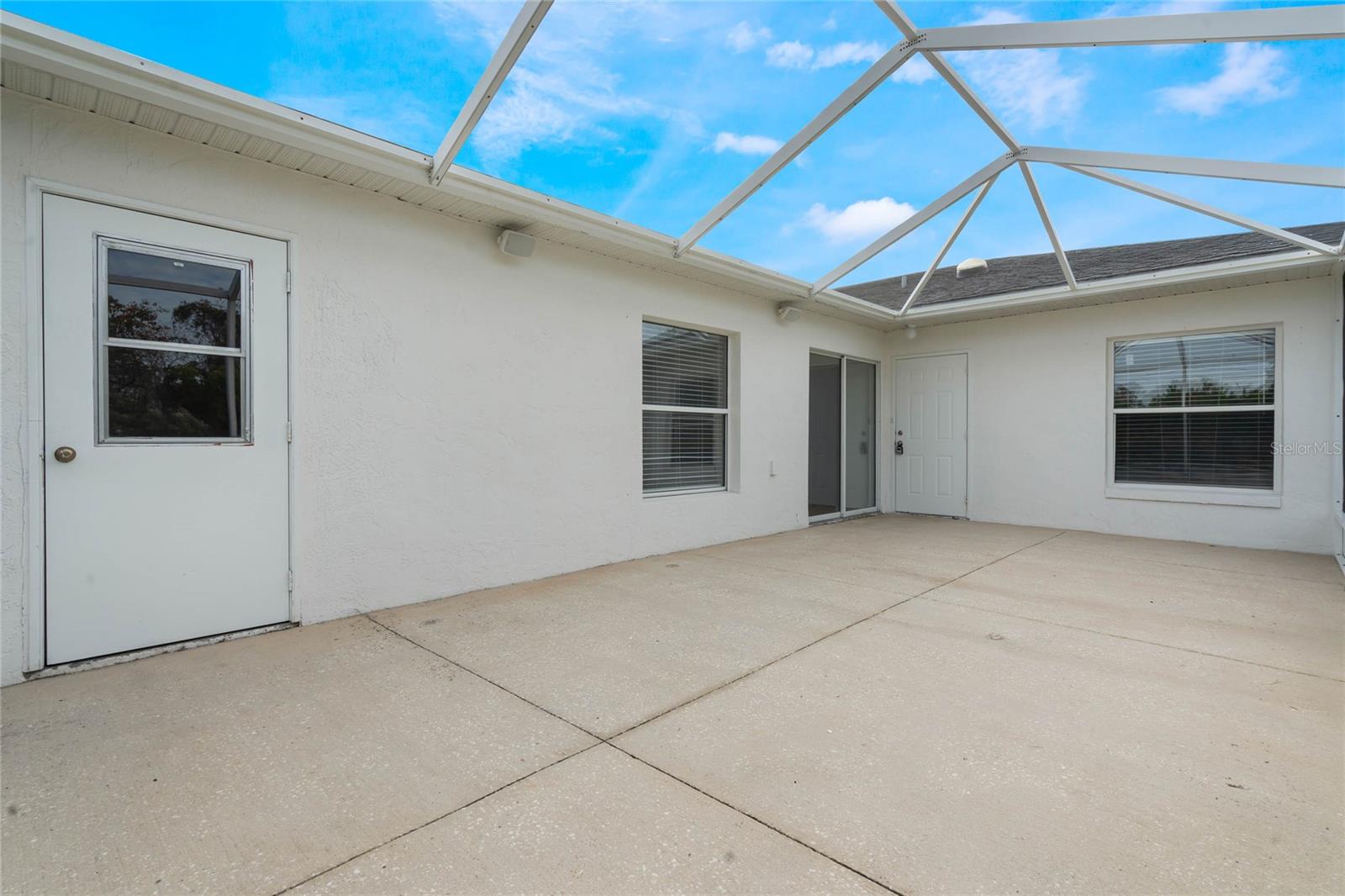 Image 20 of 21 For 907 Willow Drive