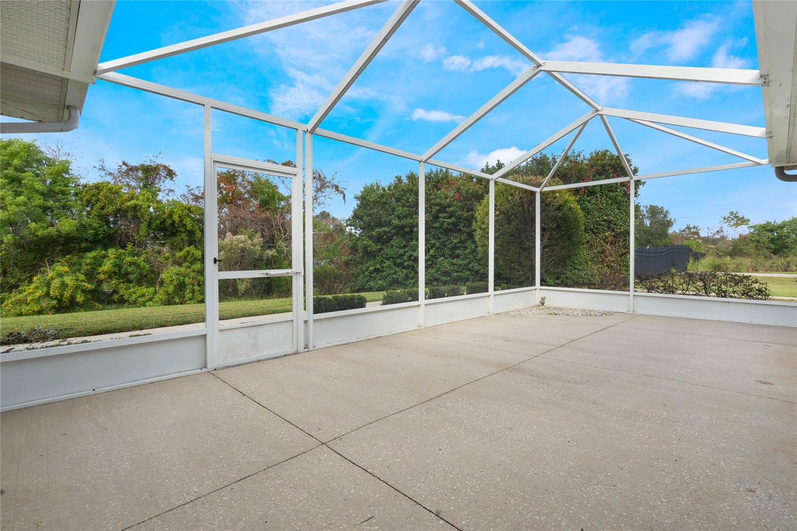 Image 21 of 21 For 907 Willow Drive