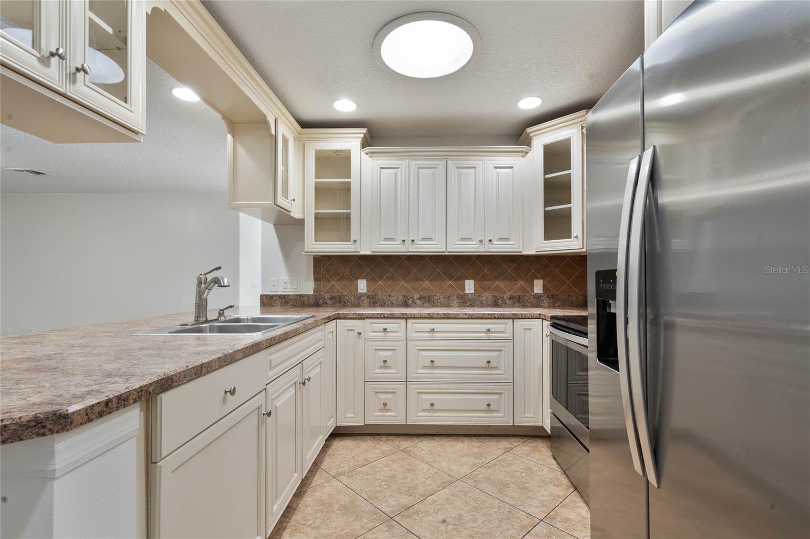 Image 5 of 21 For 907 Willow Drive