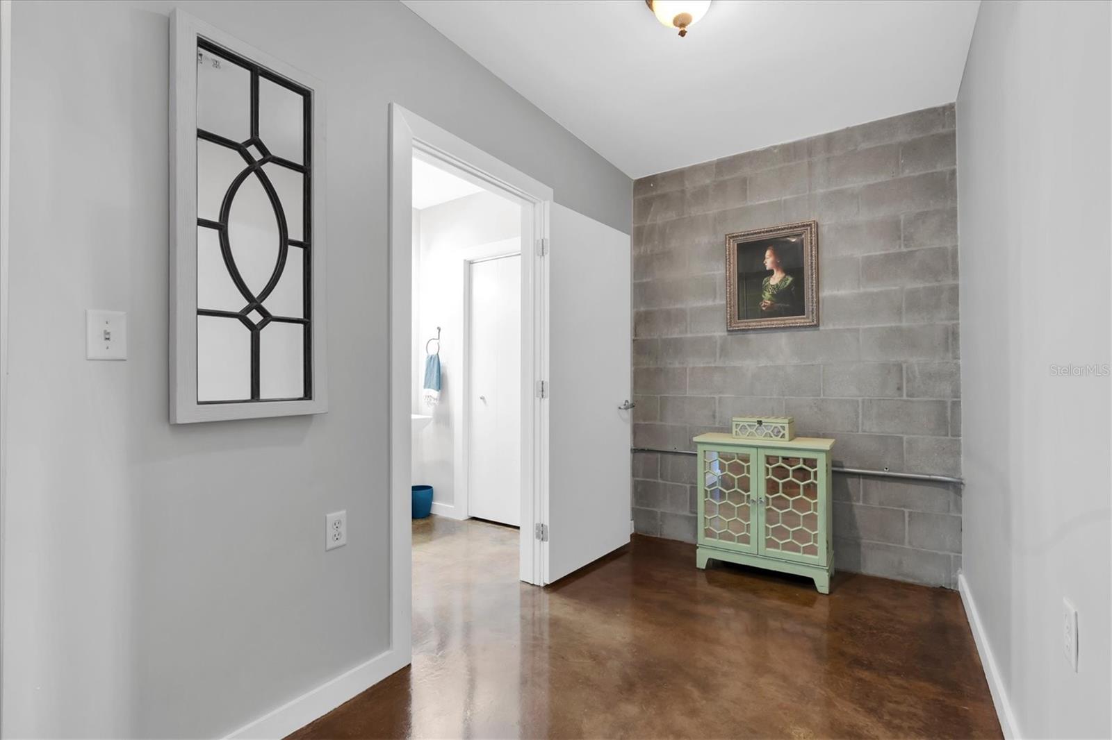 Image 4 of 32 For 2001 2nd Avenue 5