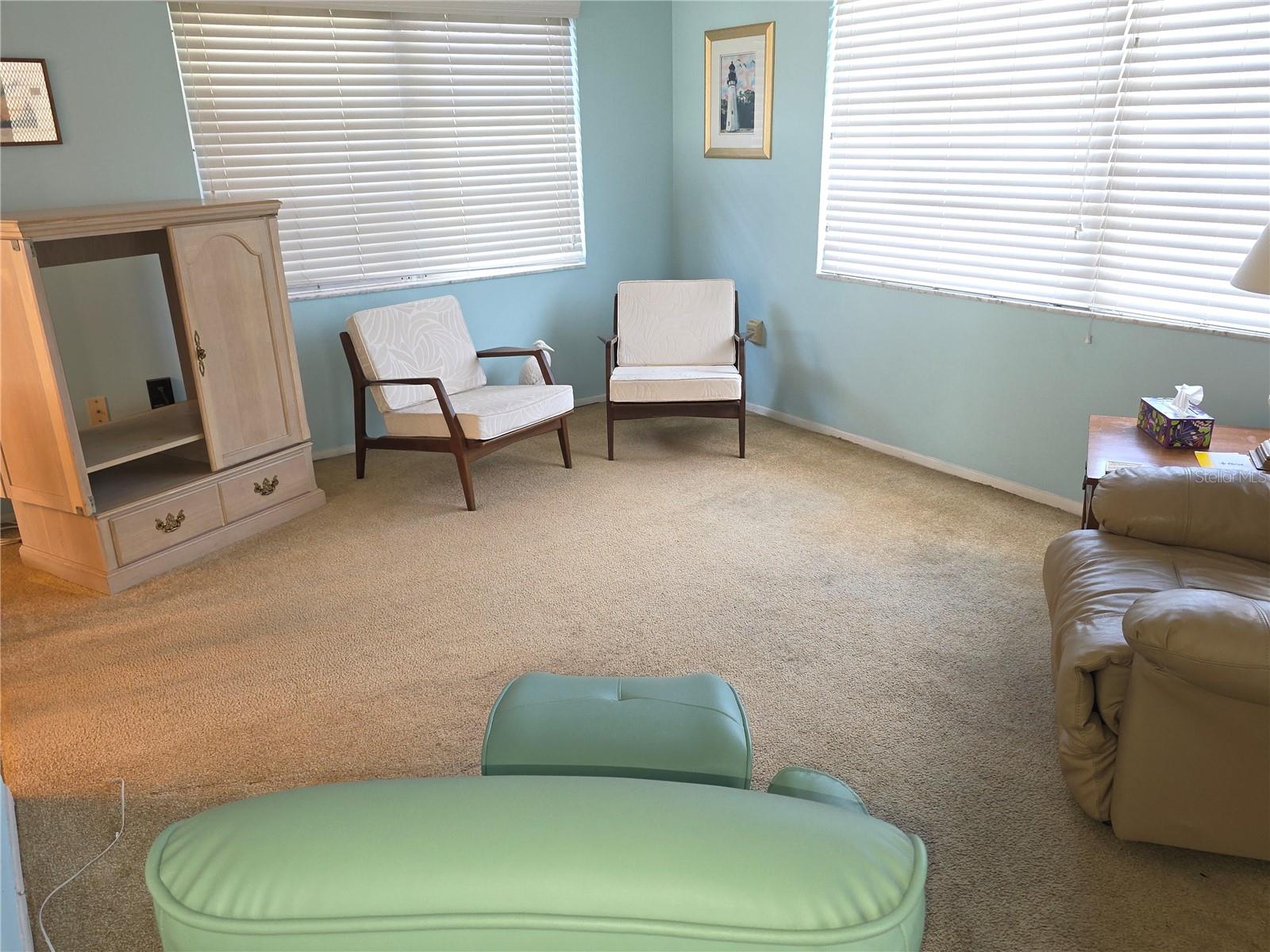 Listing photo id 9 for 7207 Ashwood Drive