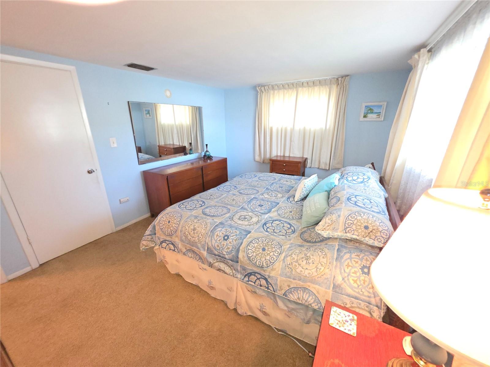 Listing photo id 13 for 7207 Ashwood Drive