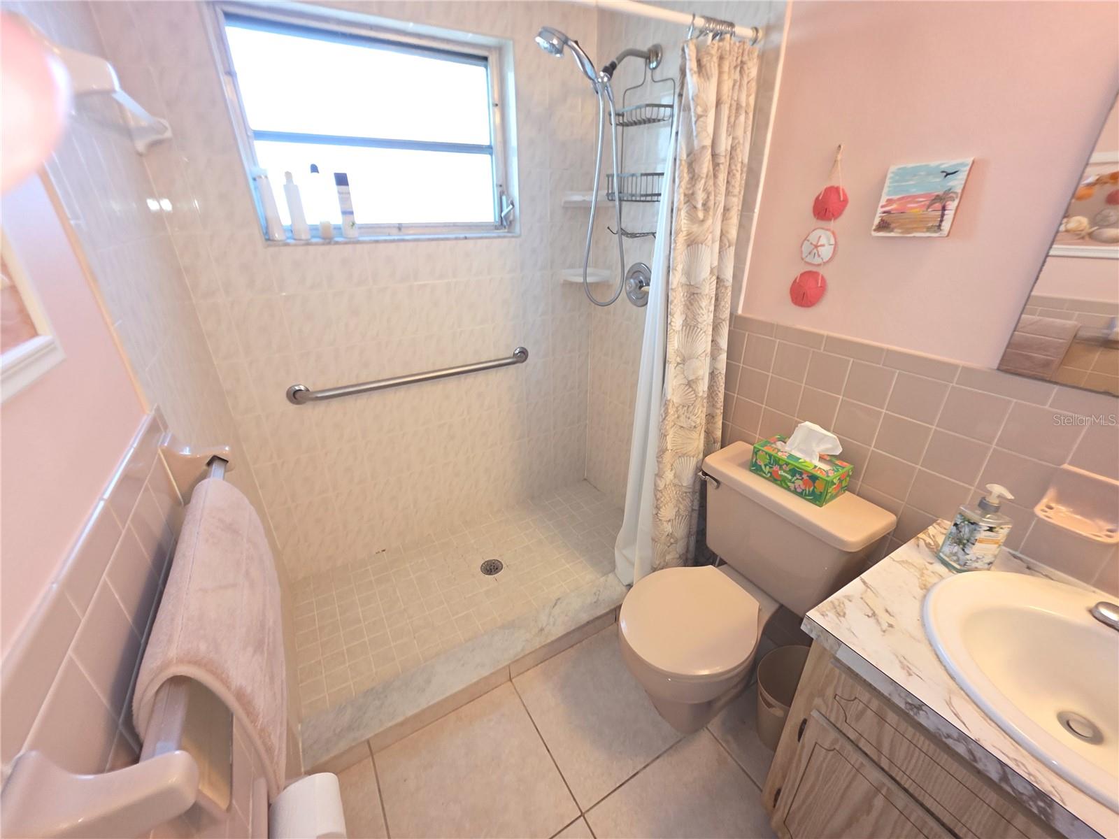 Listing photo id 14 for 7207 Ashwood Drive