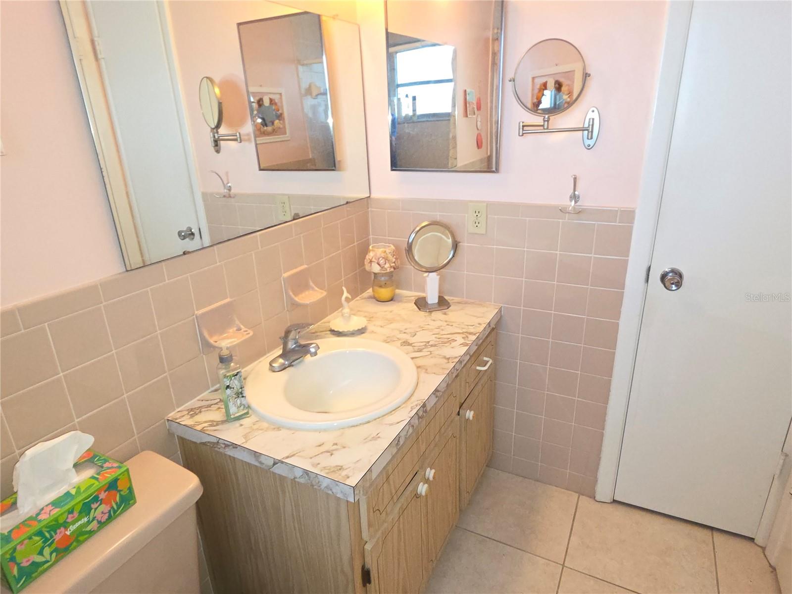 Listing photo id 15 for 7207 Ashwood Drive