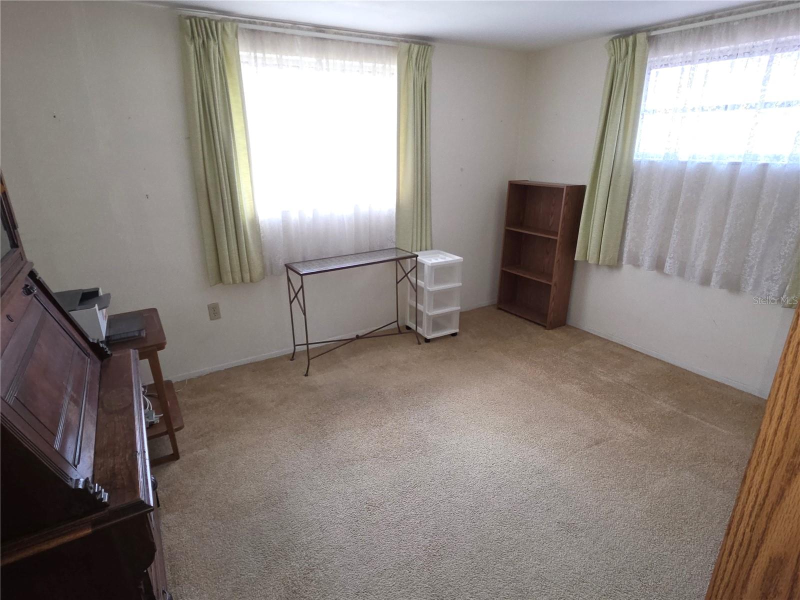 Listing photo id 17 for 7207 Ashwood Drive