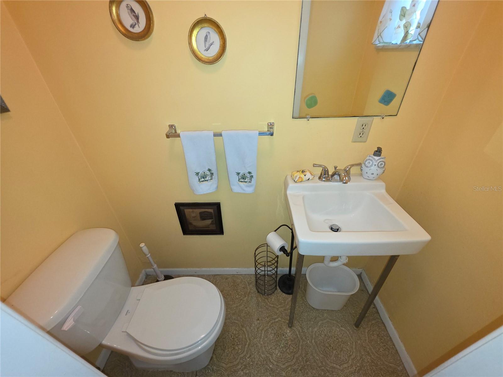 Listing photo id 21 for 7207 Ashwood Drive