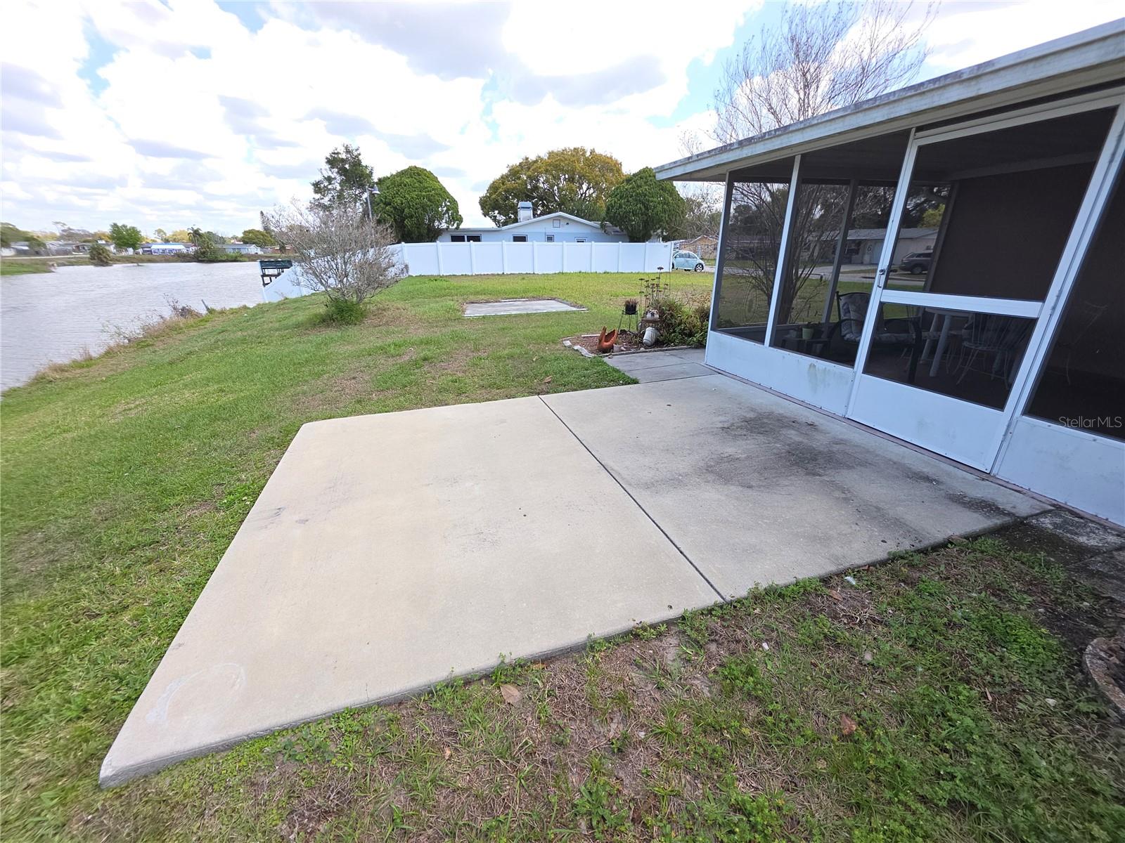 Listing photo id 24 for 7207 Ashwood Drive