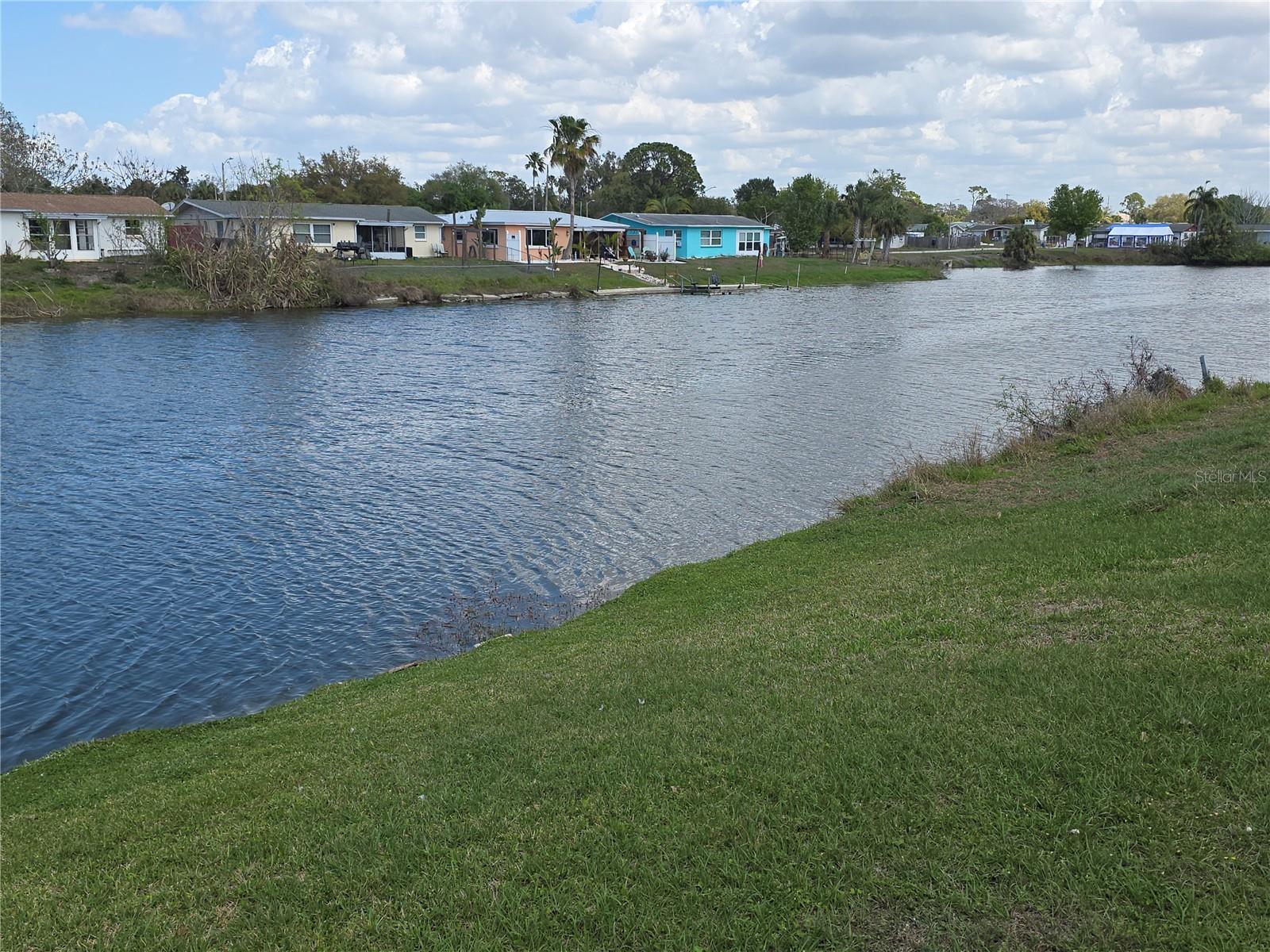 Listing photo id 25 for 7207 Ashwood Drive