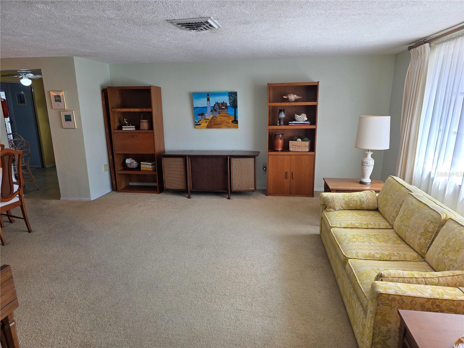 Listing photo id 1 for 7207 Ashwood Drive