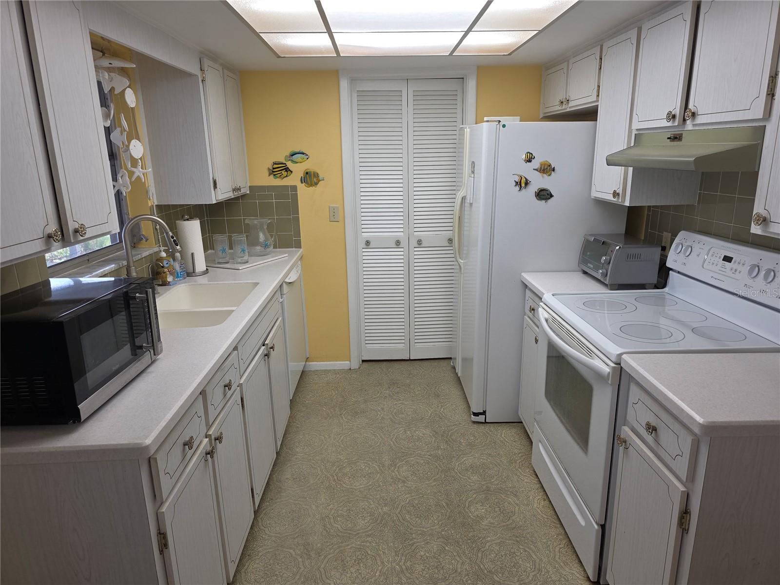 Listing photo id 3 for 7207 Ashwood Drive