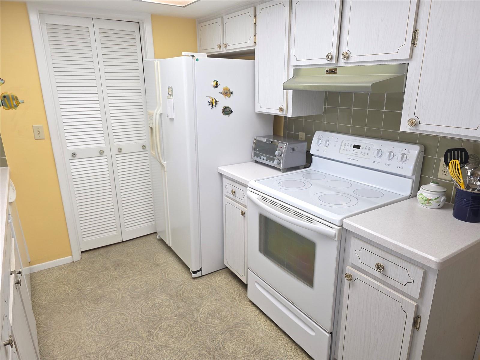 Listing photo id 4 for 7207 Ashwood Drive