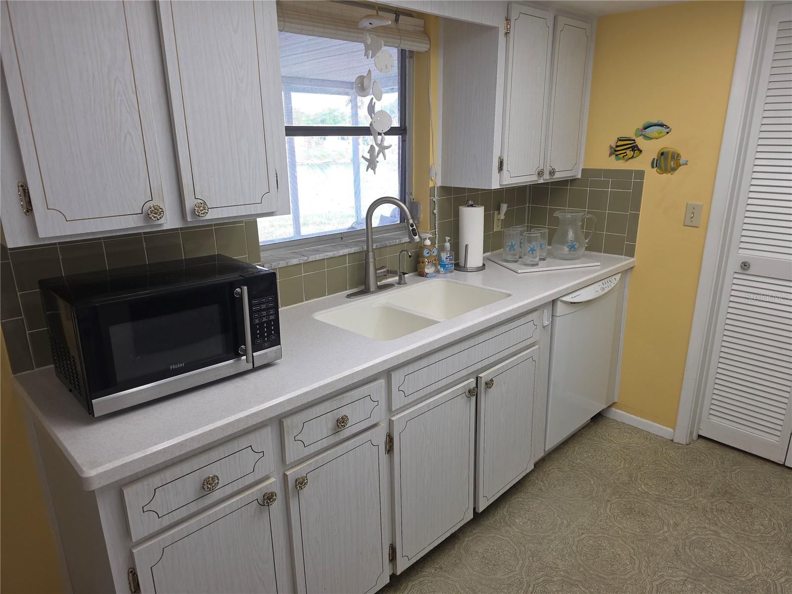 Listing photo id 5 for 7207 Ashwood Drive