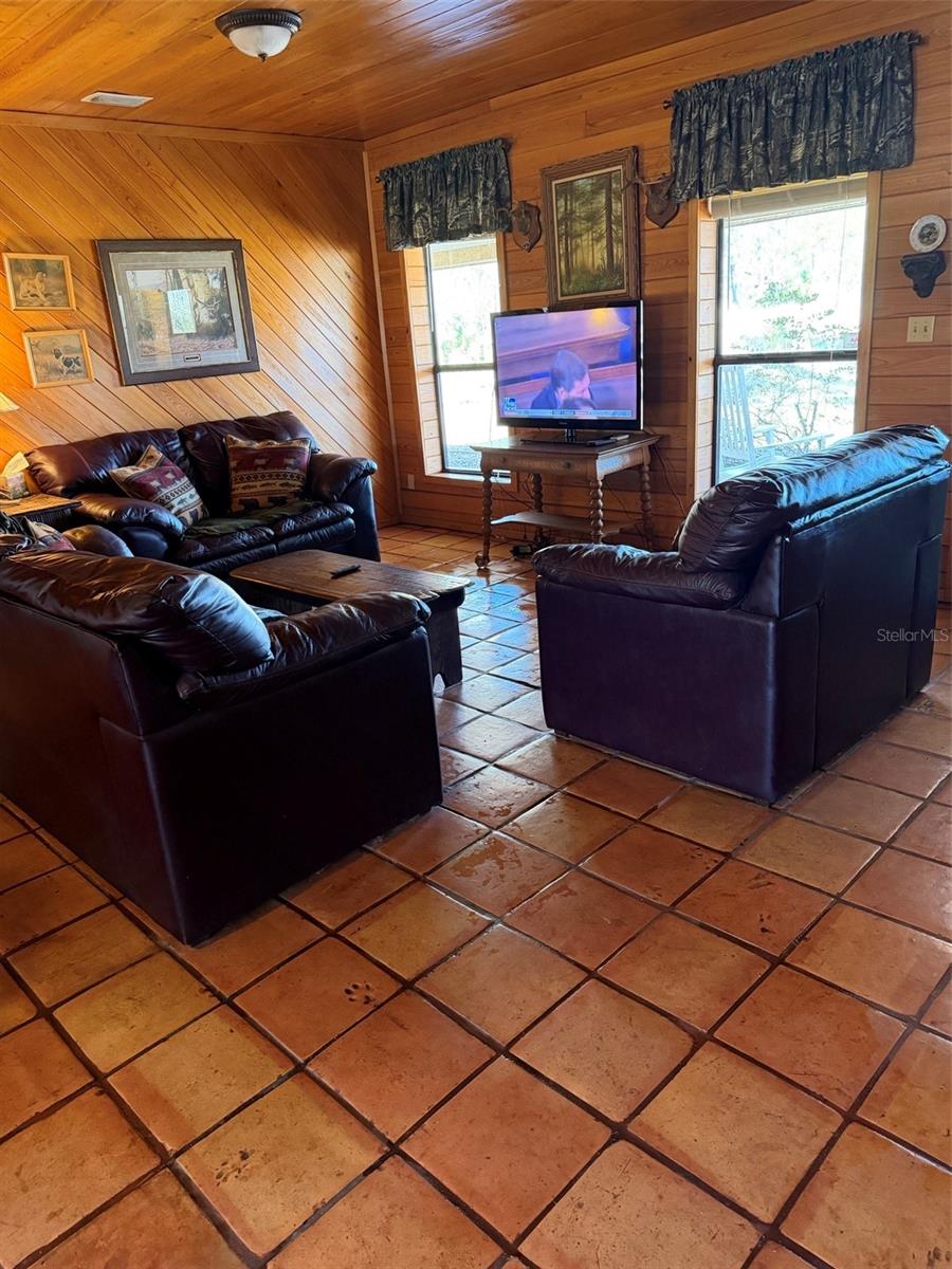 Image 18 of 23 For 1106 Fox Hunter Rd