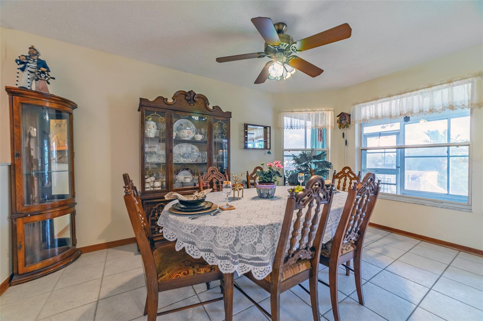 Image 22 of 49 For 6810 Seaview Boulevard