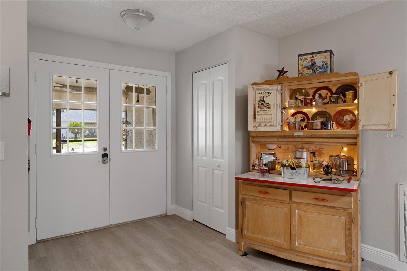 Image 14 of 84 For 2323 Westchester Boulevard