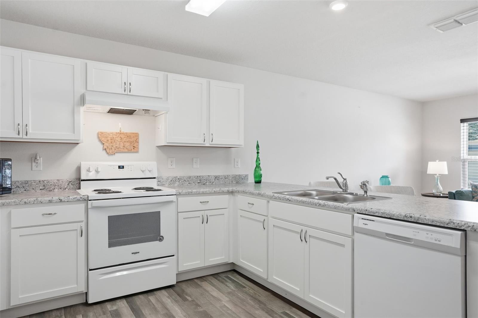 Image 13 of 49 For 3332 Lambert Avenue