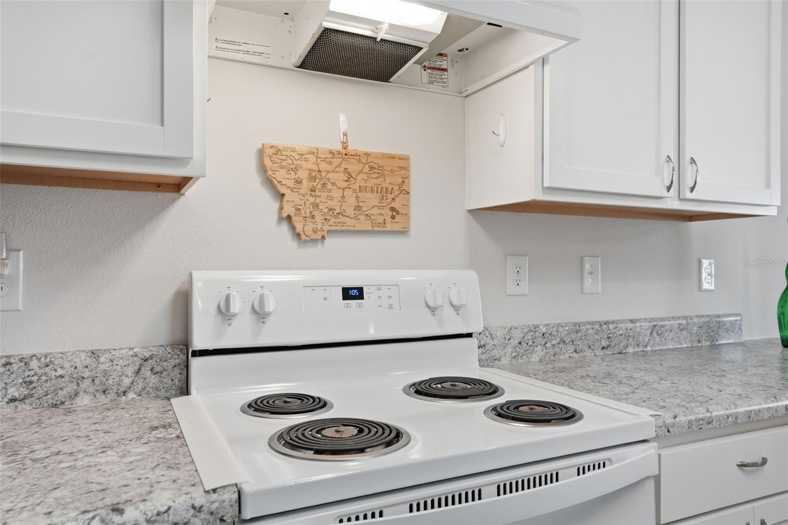 Image 14 of 49 For 3332 Lambert Avenue