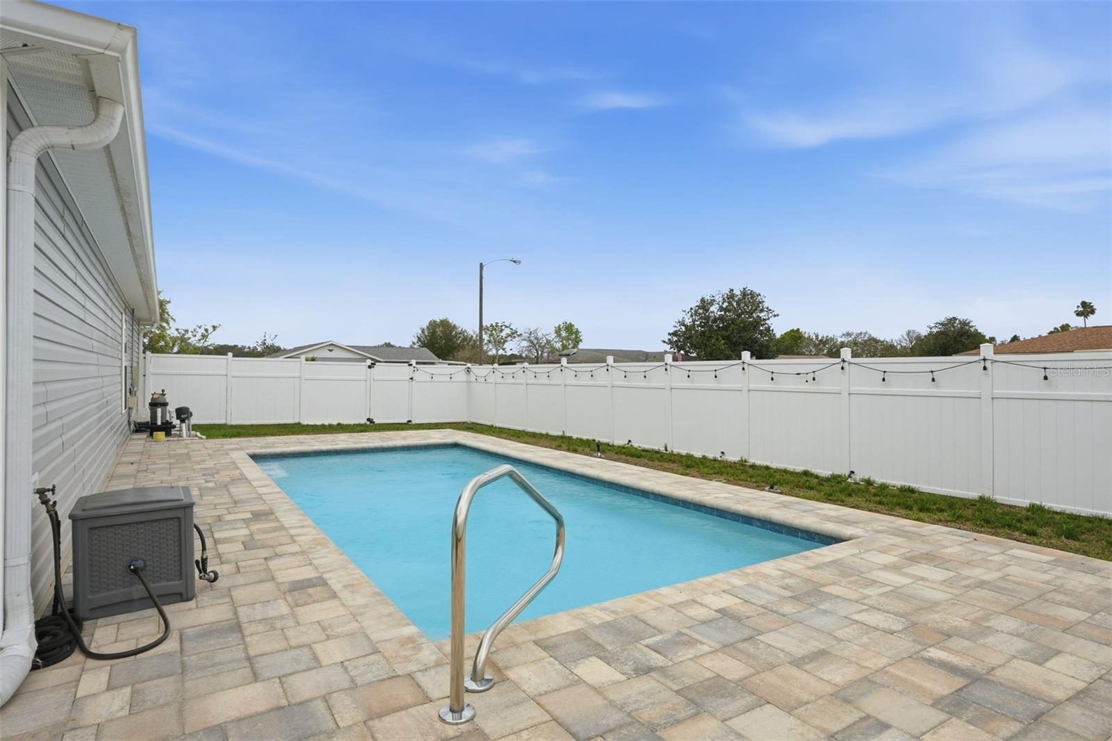 Image 28 of 49 For 3332 Lambert Avenue