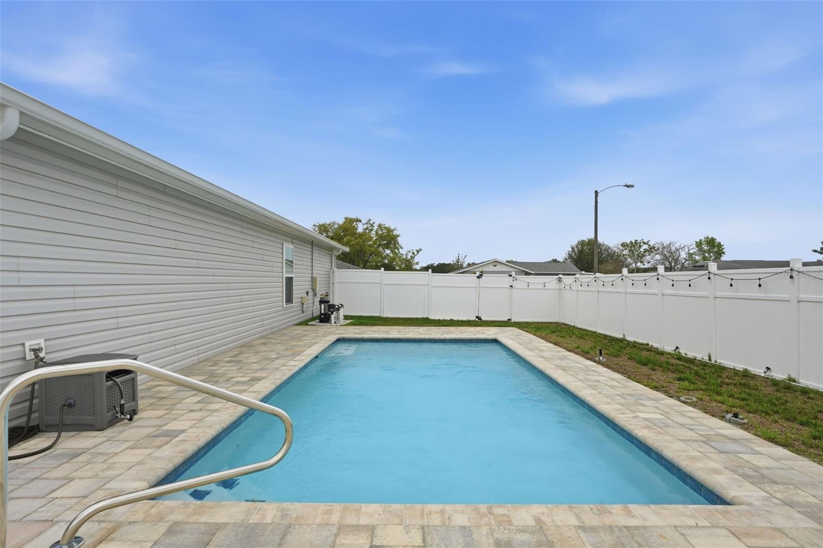 Image 29 of 49 For 3332 Lambert Avenue