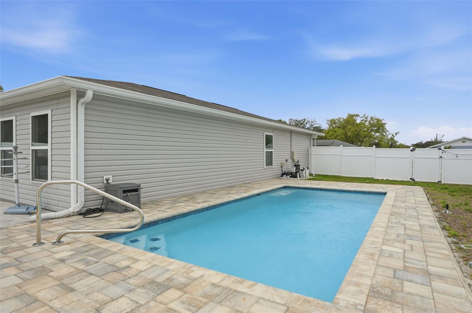 Image 33 of 49 For 3332 Lambert Avenue