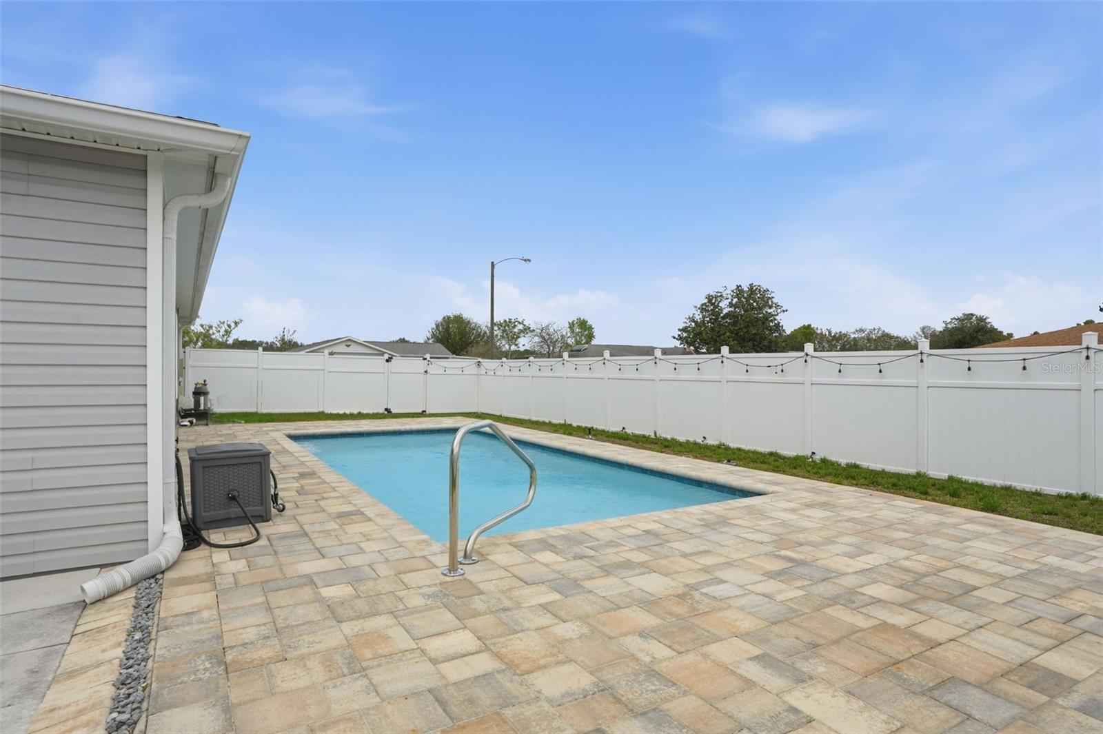 Image 34 of 49 For 3332 Lambert Avenue