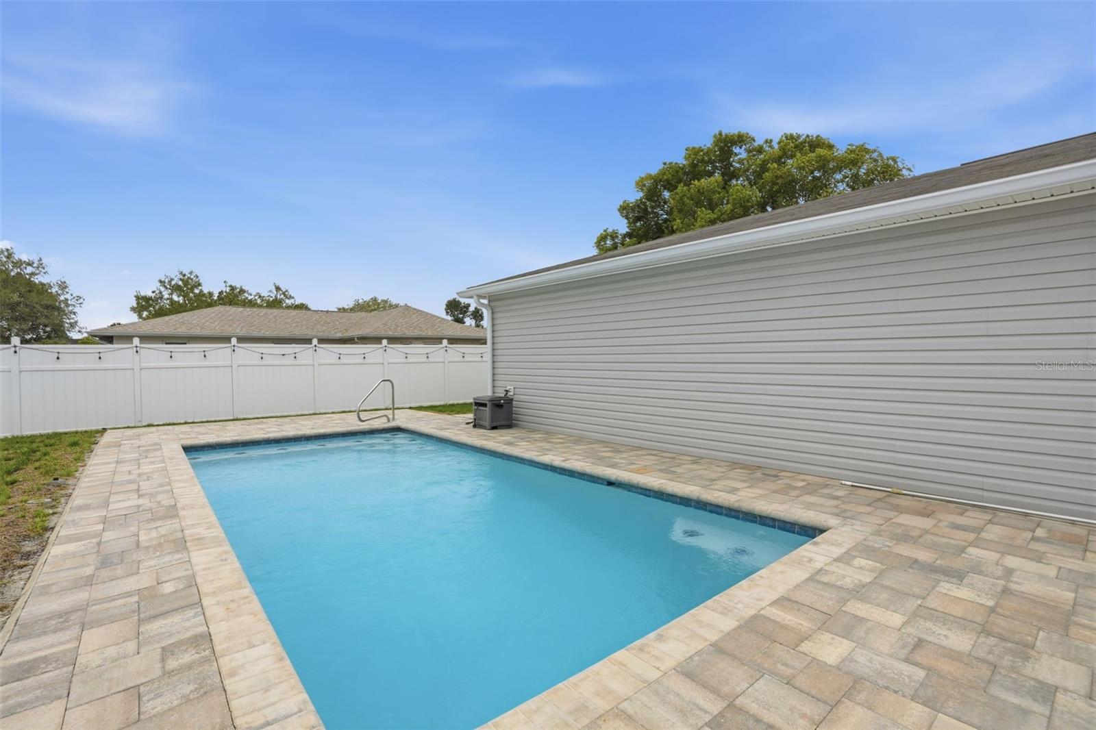 Image 35 of 49 For 3332 Lambert Avenue