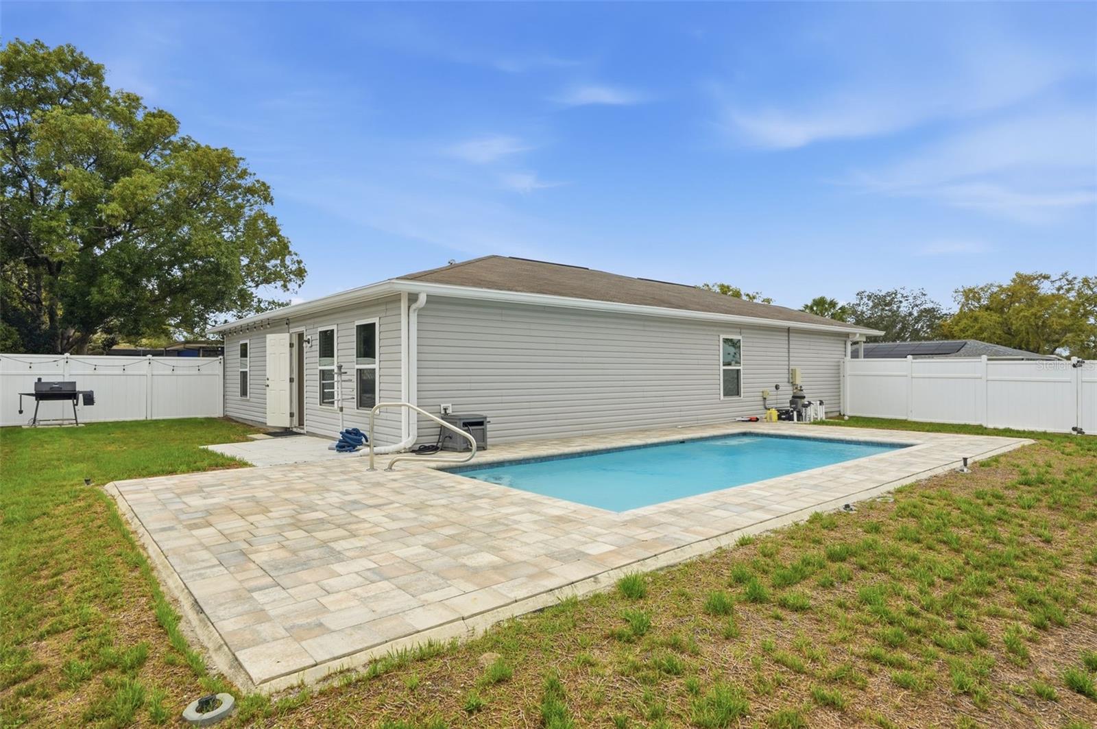 Image 37 of 49 For 3332 Lambert Avenue