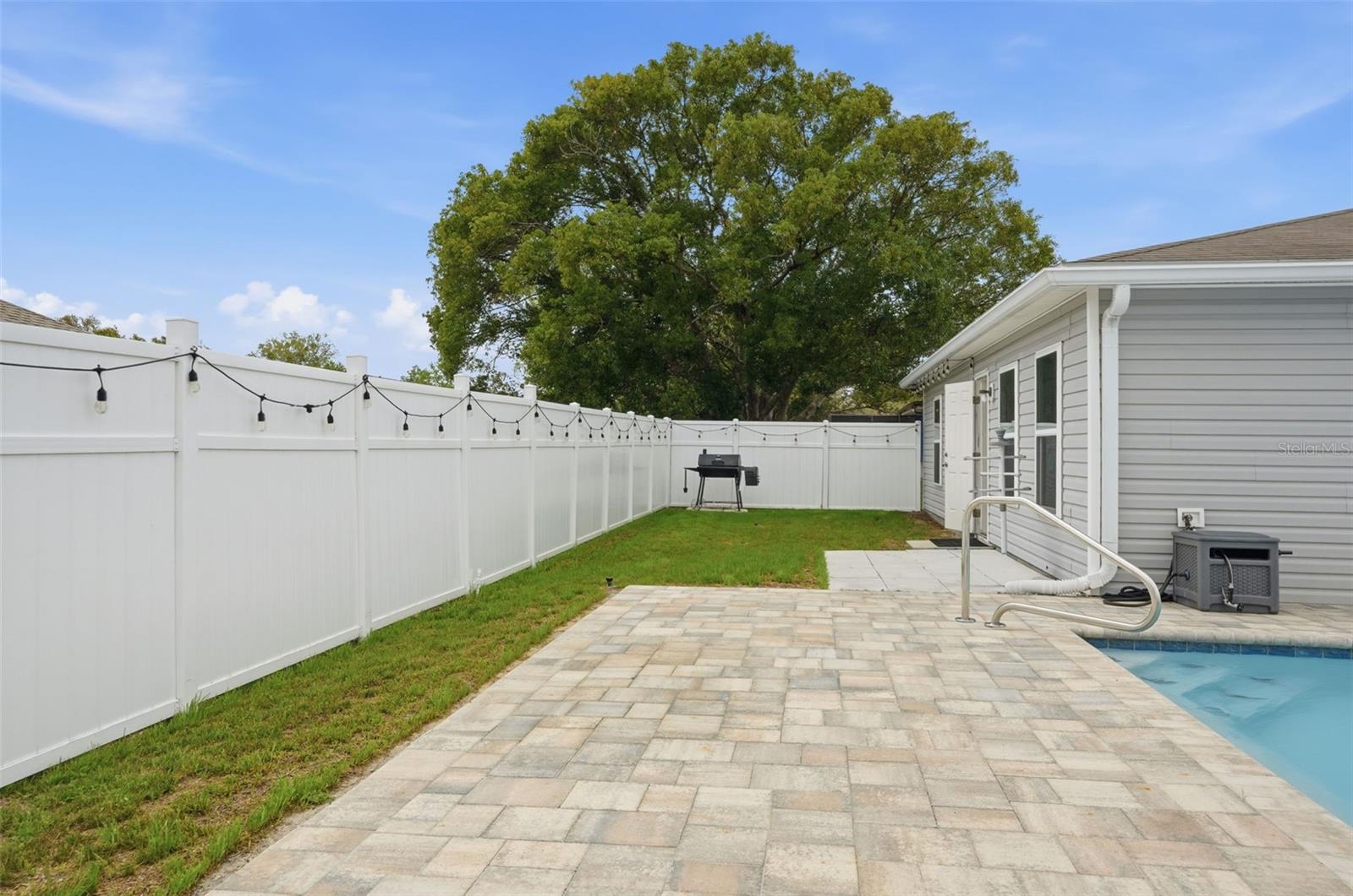 Image 38 of 49 For 3332 Lambert Avenue