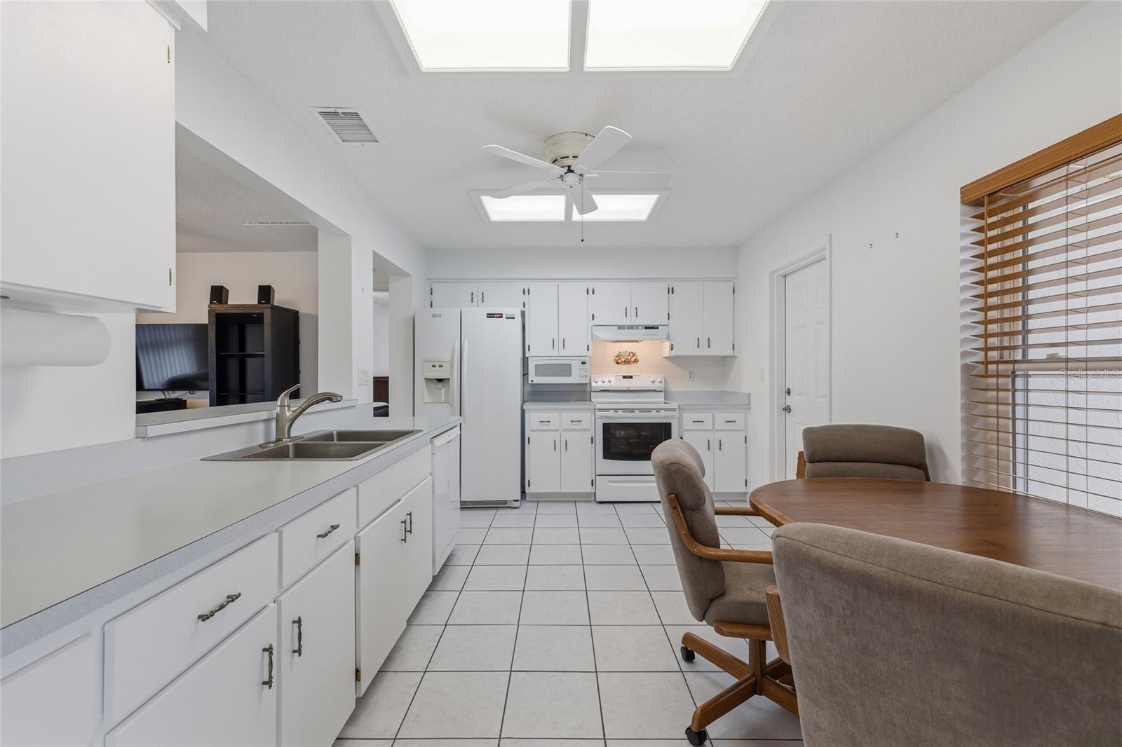 Image 21 of 39 For 12324 Drayton Drive