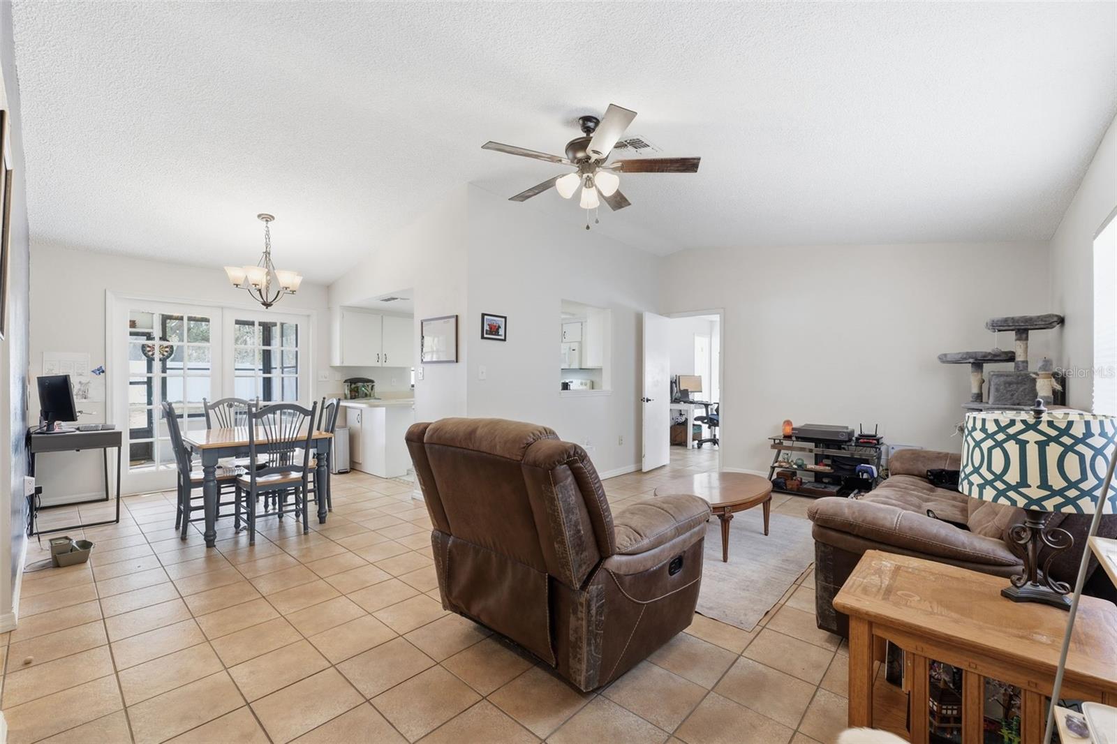 Image 4 of 30 For 5236 Derby Avenue