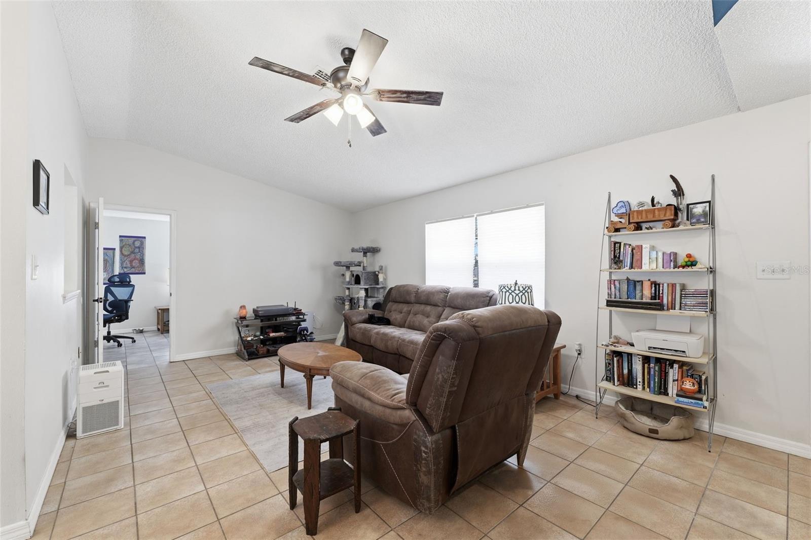 Image 5 of 30 For 5236 Derby Avenue