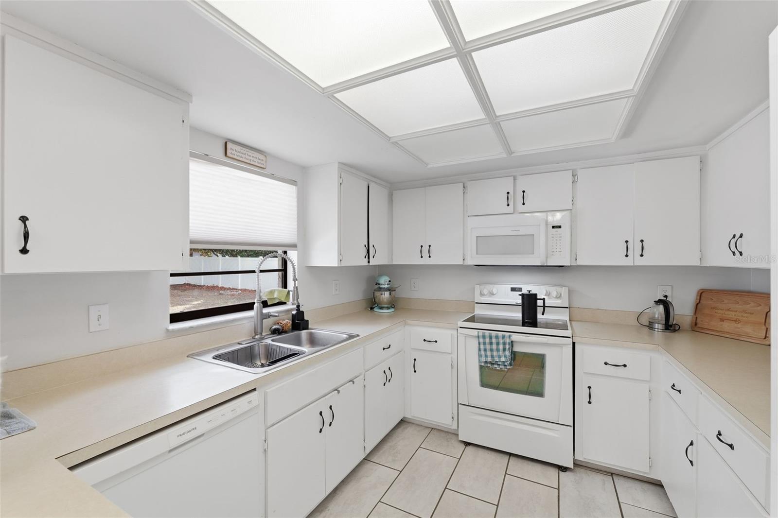 Image 8 of 30 For 5236 Derby Avenue