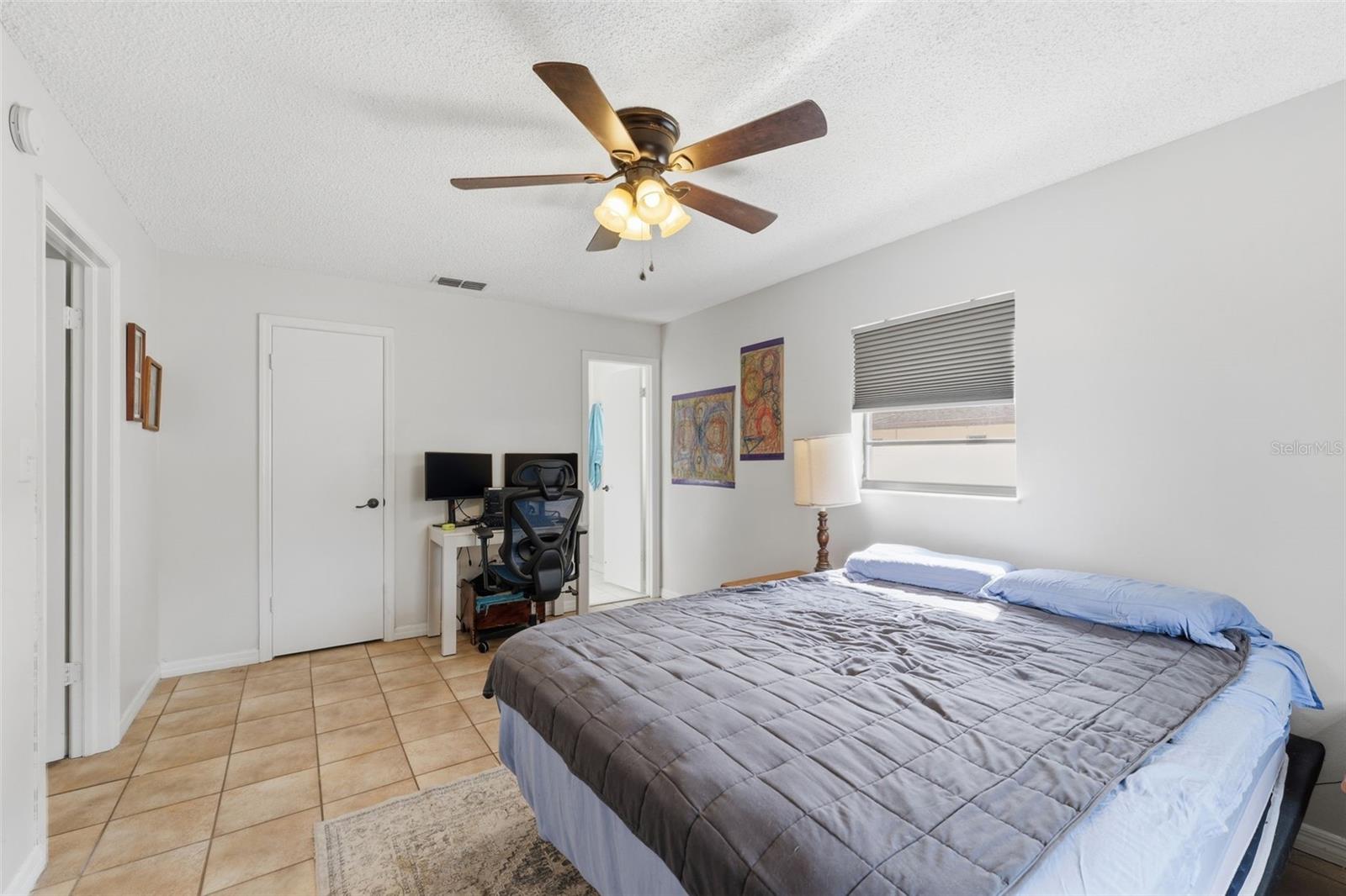 Image 9 of 30 For 5236 Derby Avenue