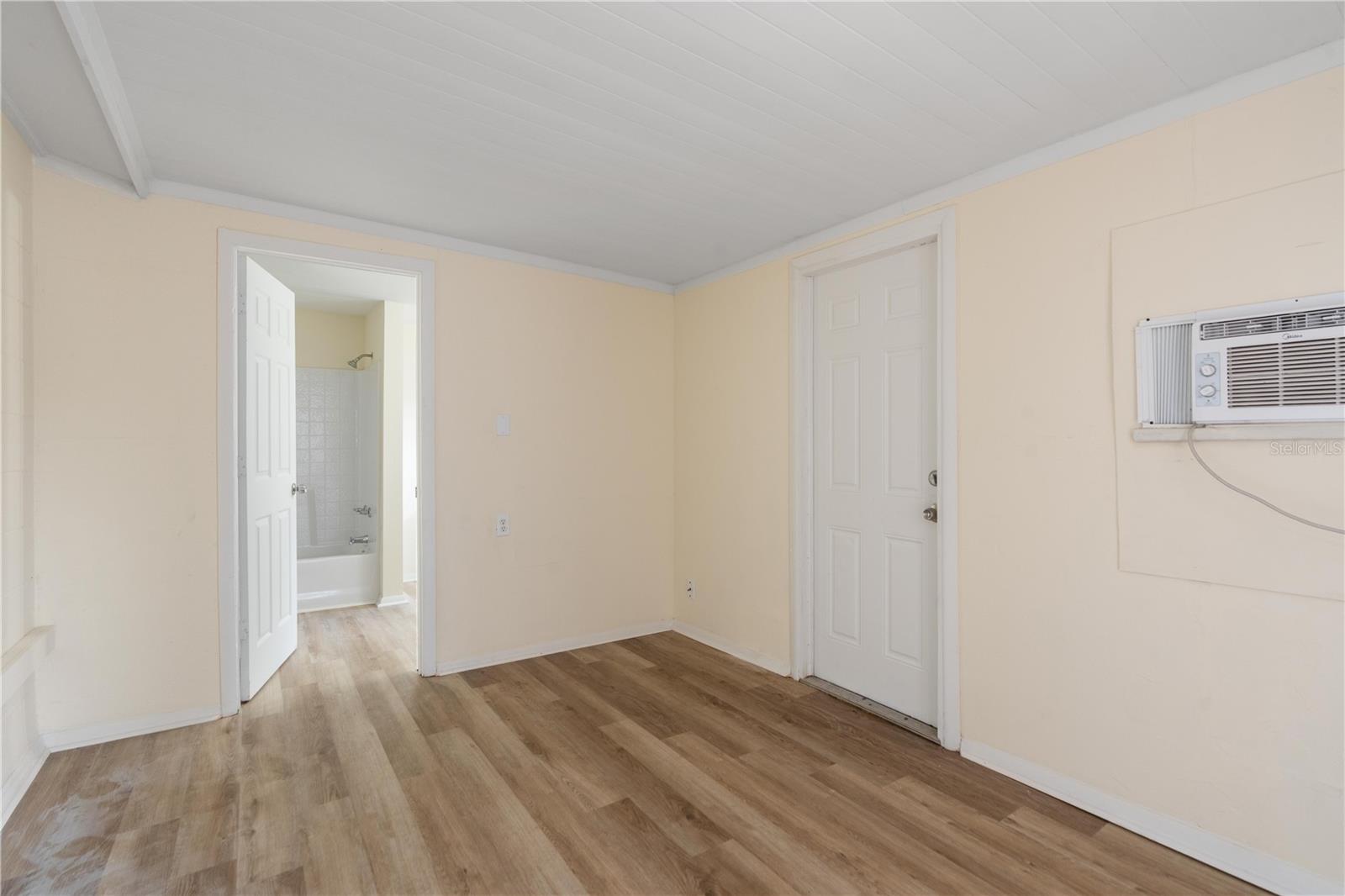 Image 19 of 31 For 9020 Hunt Club Lane