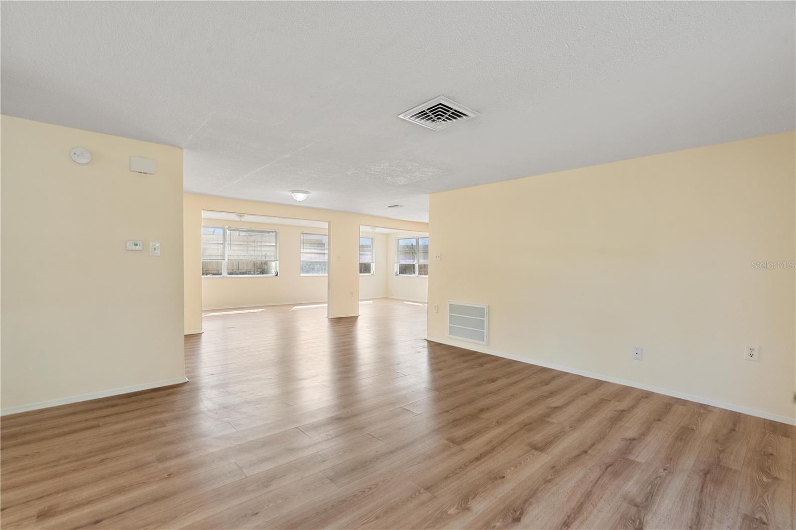 Image 4 of 31 For 9020 Hunt Club Lane