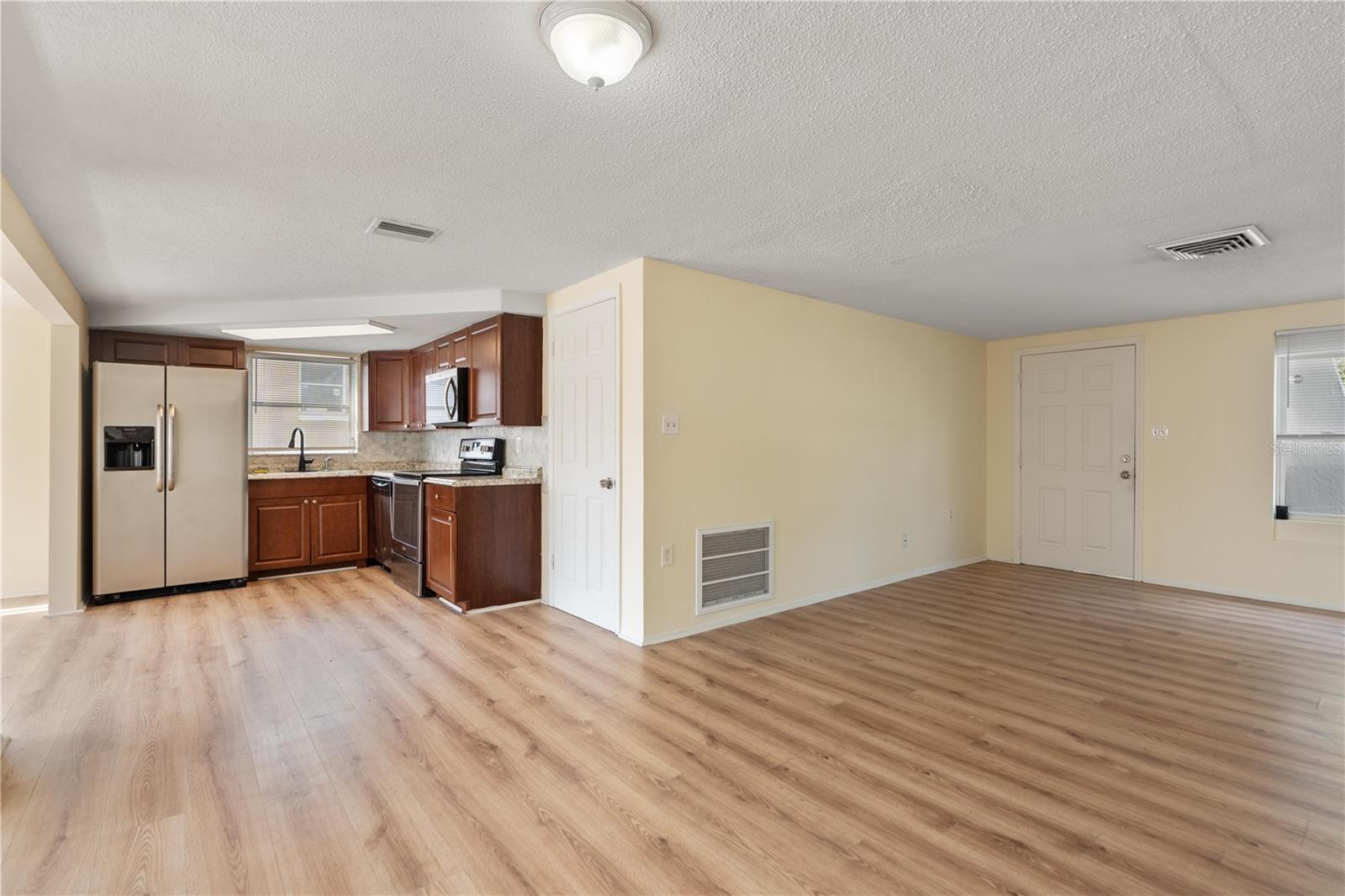 Image 7 of 31 For 9020 Hunt Club Lane