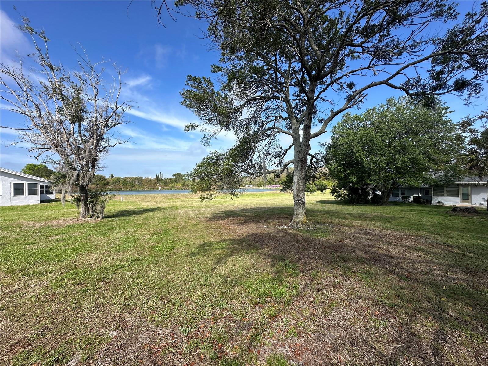 Image 28 of 41 For 12369 Dearborn Drive C