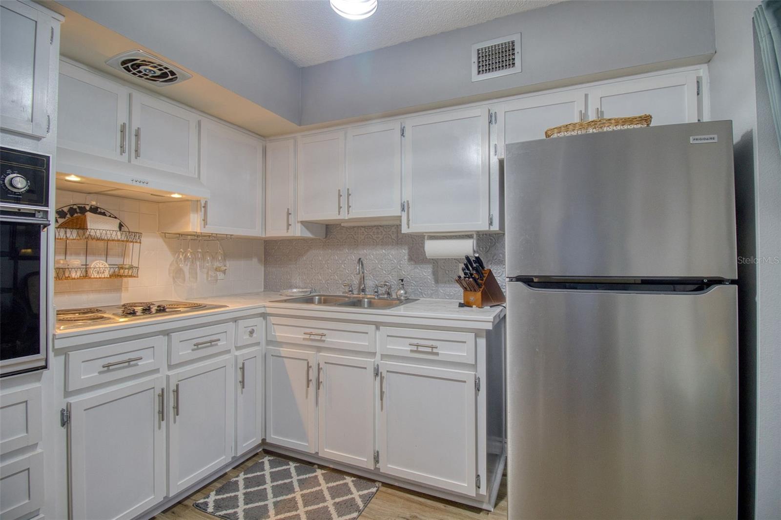 Image 15 of 29 For 2436 Rhodesian Drive 32