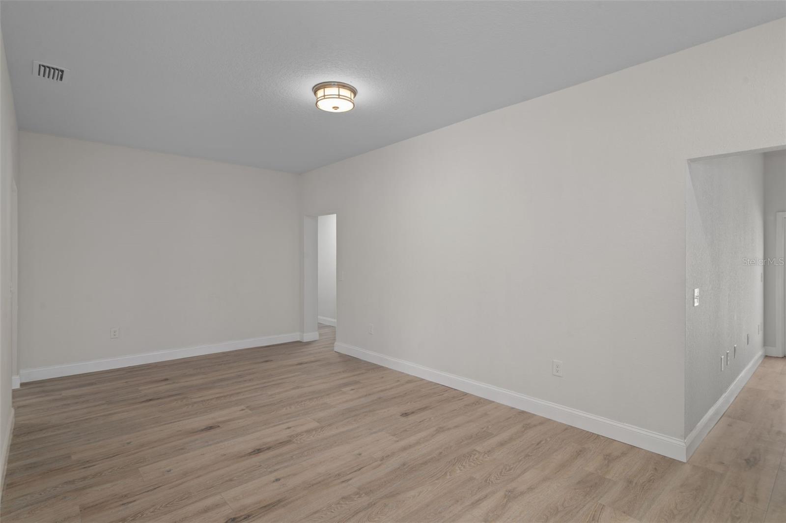 Image 21 of 56 For 17835 Alexson Street